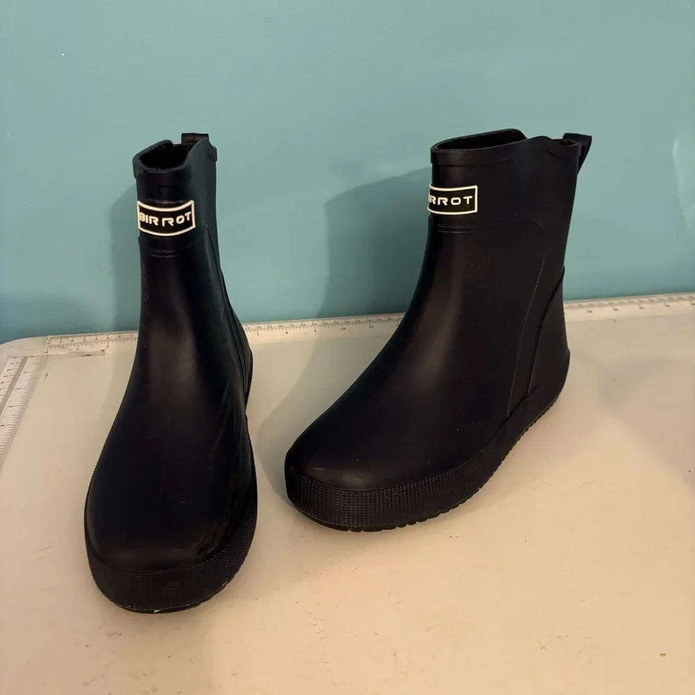 Birrot women’s navy blue sustainable Danish rain boots in size 40